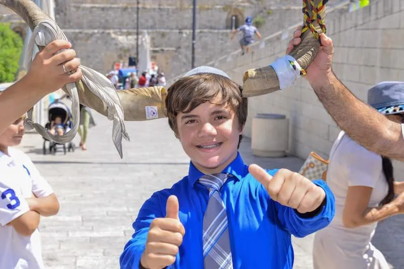 photo bar mitzvah in the western wall