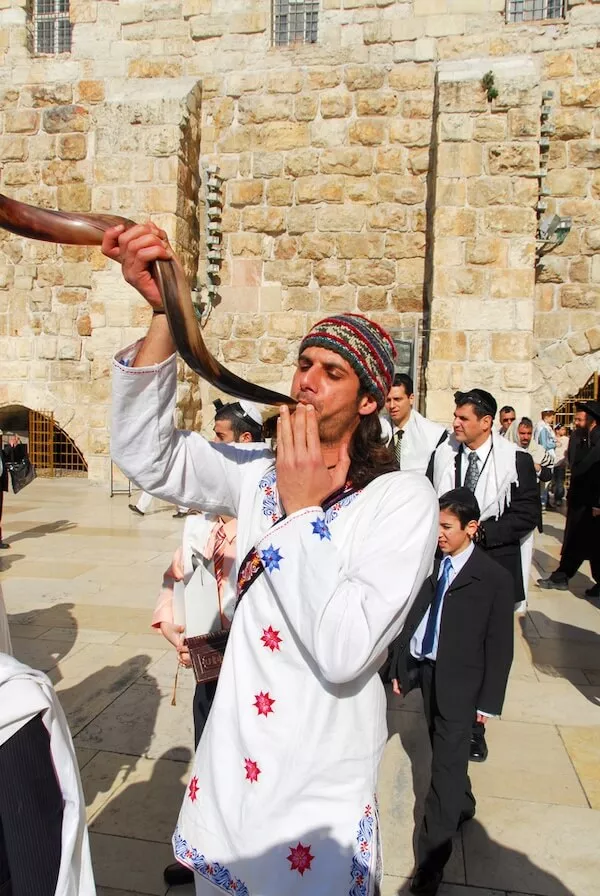 photo bar mitzvah at the kotel western wall