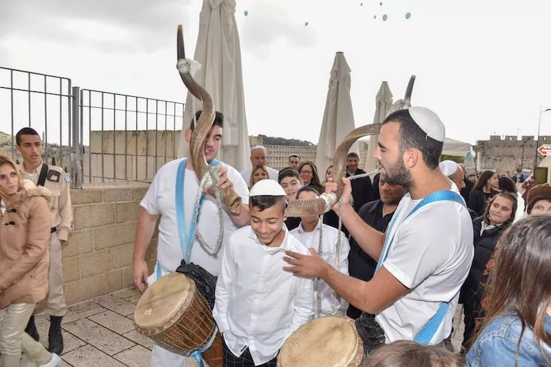 photo bar mitzvah kotel israel