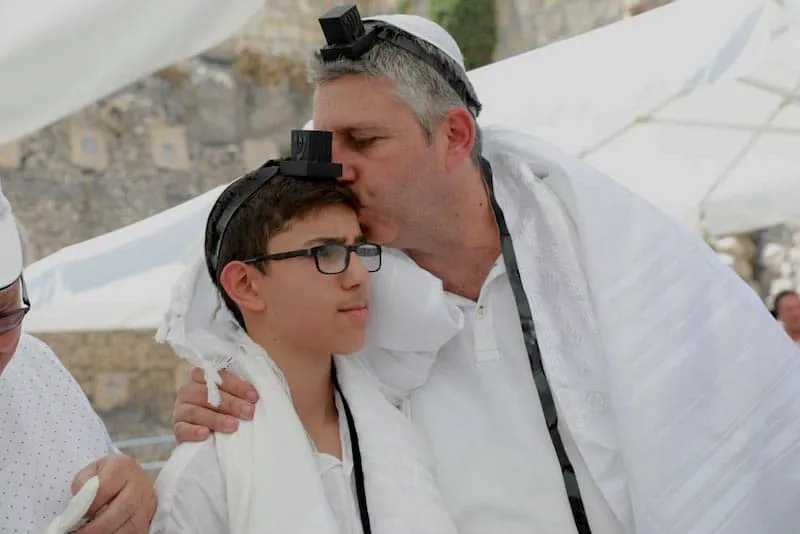 photo bar mitzvah+kotel masorti