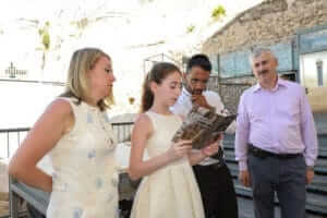 photo bat mitzvah ceremony at the kotel